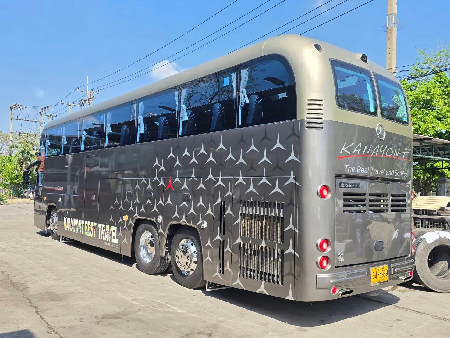 ตัวถังด้านข้างของ Retro Classics ลายดาวบนพื้นสีเงิน
